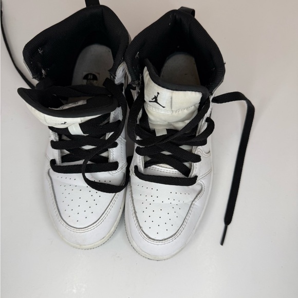 Nike Air Jordan 1 Mid GS Black White Youth Size 1Y Sneakers - Picture 6 of 7